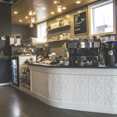 Espresso makinesi ve bar tezgâhı